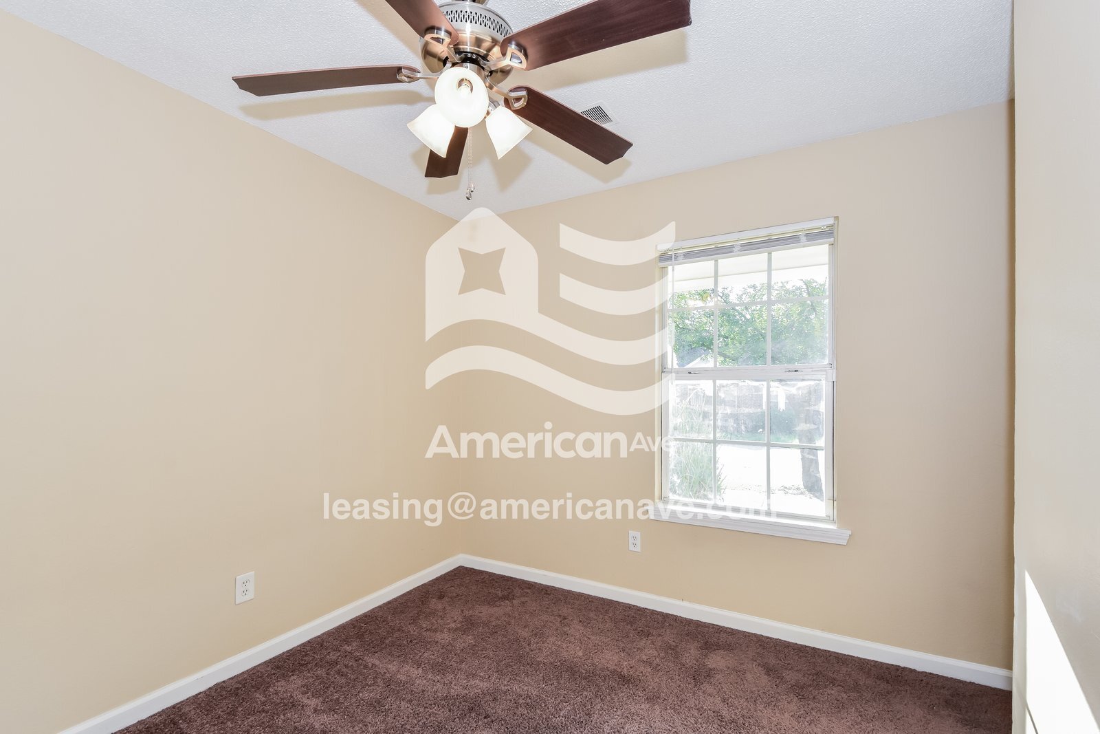 Building Photo - 2152 Oak St