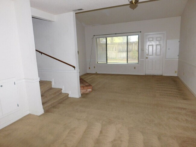 Building Photo - 1505 College Way