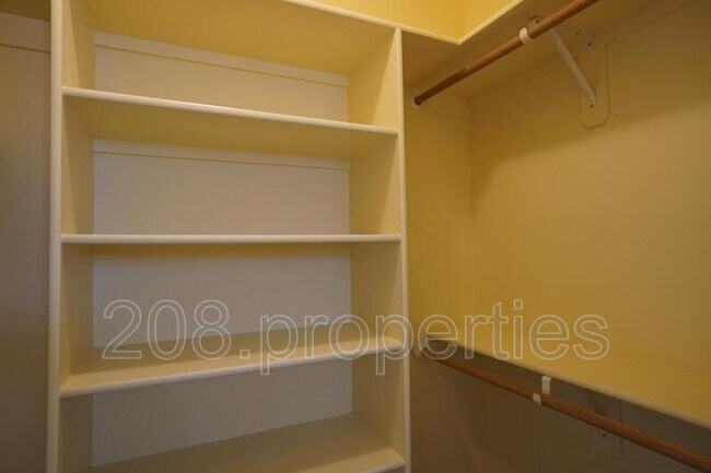 Building Photo - 871 N Grey Pebble Way