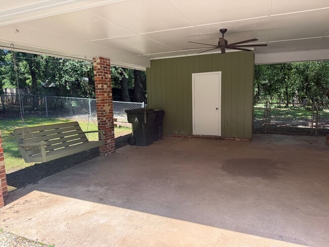 Building Photo - Charming 3-Bedroom Home