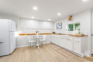 Building Photo - 1570 Ohu St