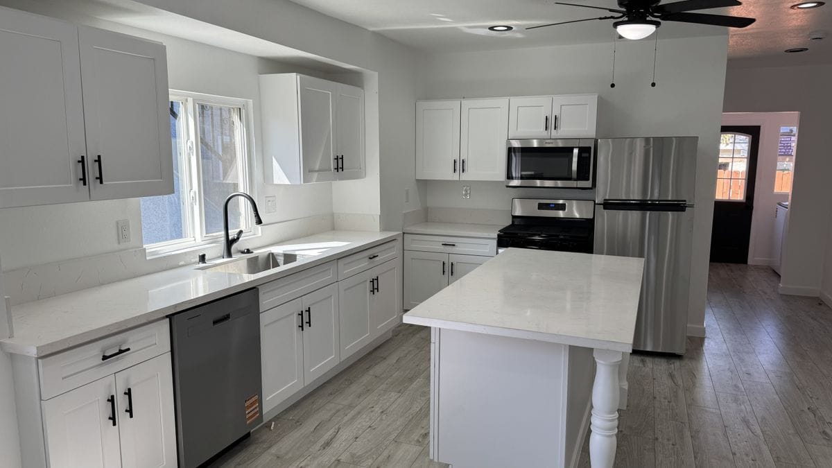 Building Photo - 5325 Latham St