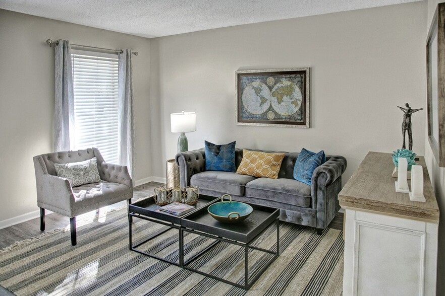 Living Room - Madison Park Apartments & Townhomes