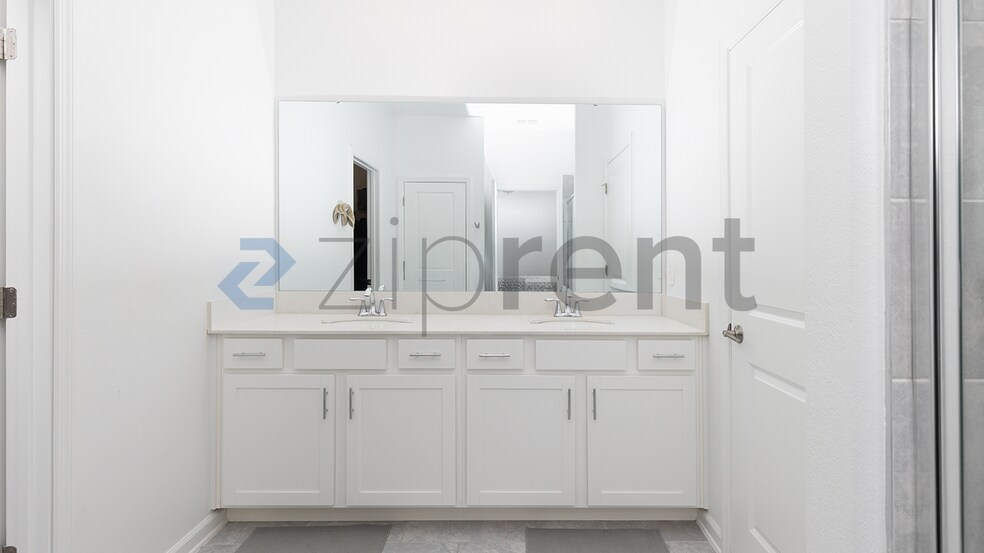 Building Photo - Unit
