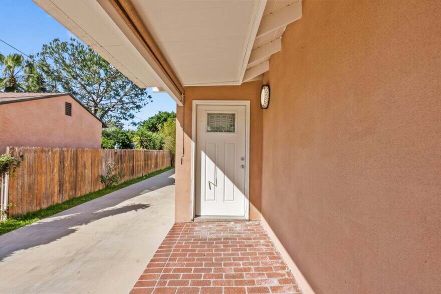 Building Photo - 6717 Cedros Ave