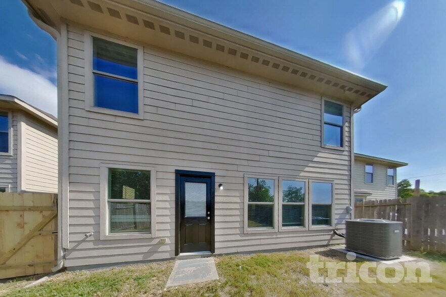 Building Photo - 9215 Dewberry Blossom Ln