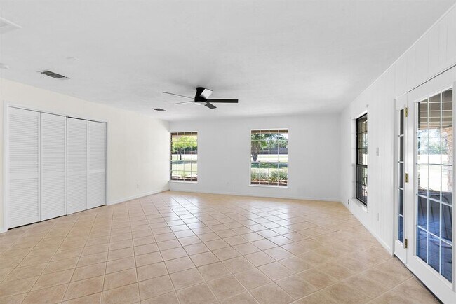 Building Photo - 301 Retha Dr