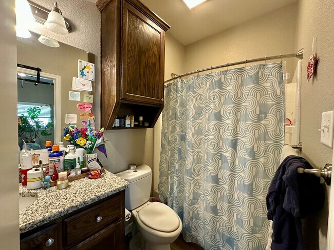 Building Photo - Spacious 4-Bed, 4.5-Bath Home in the Heart of the Baylor Bubble!