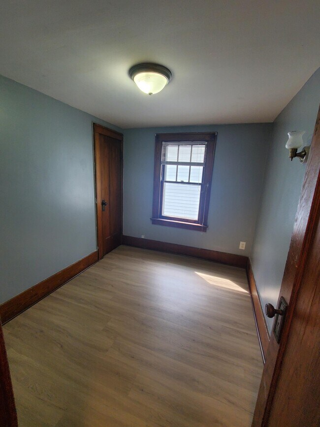 Building Photo - 420-422 Cedarwood Terrace