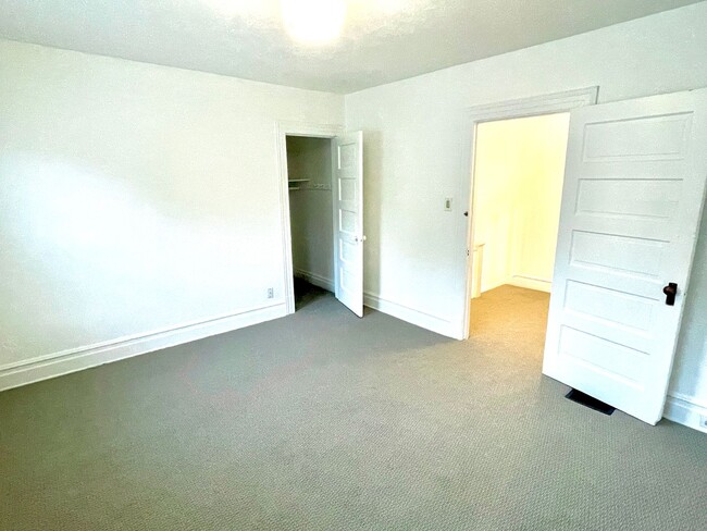 Building Photo - Buckman Beautifully Remodeled 1900 Craftsm...