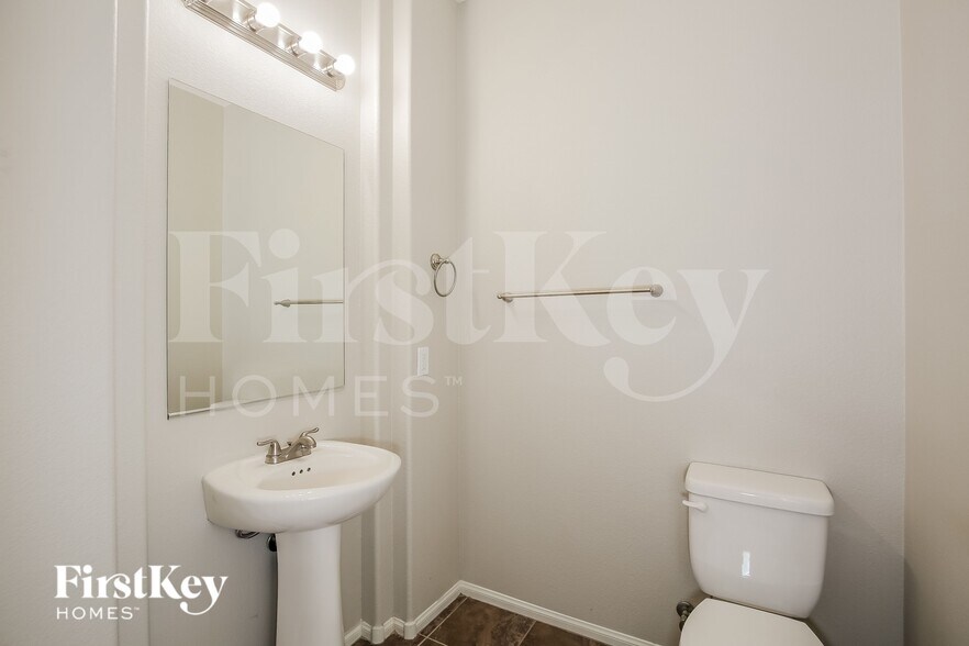 Building Photo - 6137 River Belle St