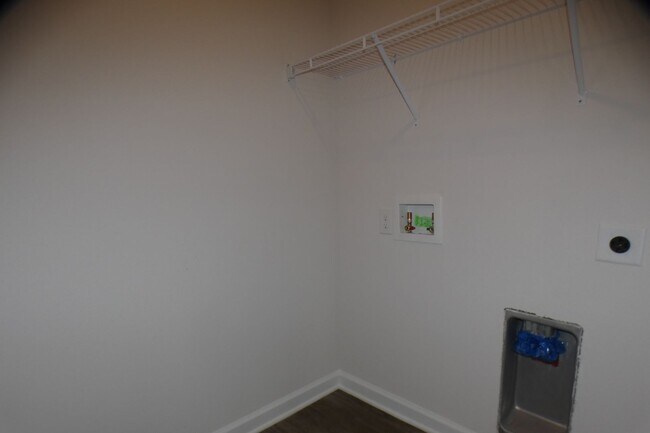 Building Photo - 4 Bedroom Home - Bridlewood