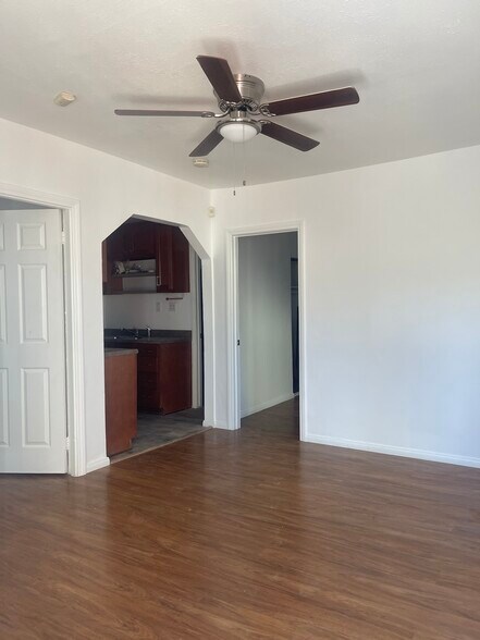 Living room - 1118 N Norman Ct