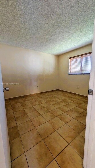 Building Photo - 1820 W 53rd St