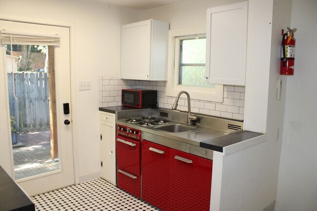 Building Photo - 203 N Juliette Ave