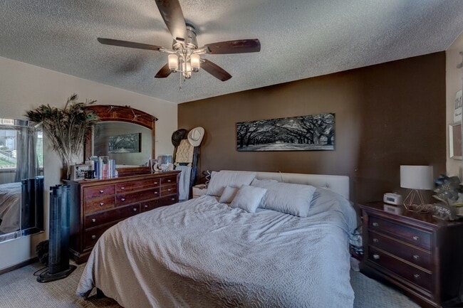 Building Photo - 4025 Wild Flower Dr