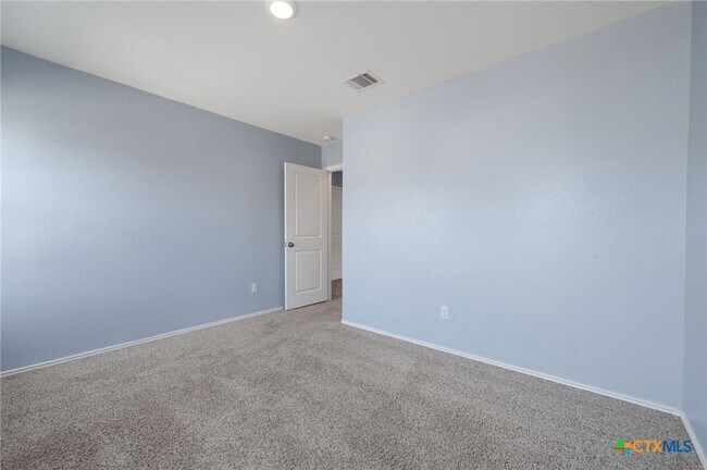 Building Photo - 817 Circle Wy