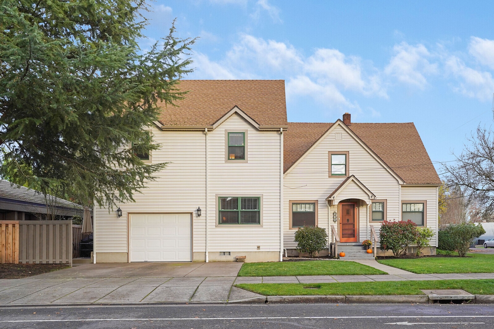 Building Photo - 731 Elm St SW