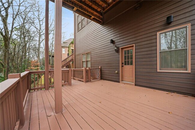 Building Photo - 225 Lake Summit View