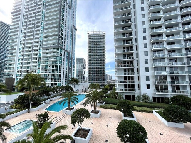 Building Photo - 1060 Brickell Ave