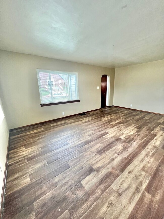Building Photo - NEW LISTING! 3 Bedroom House!
