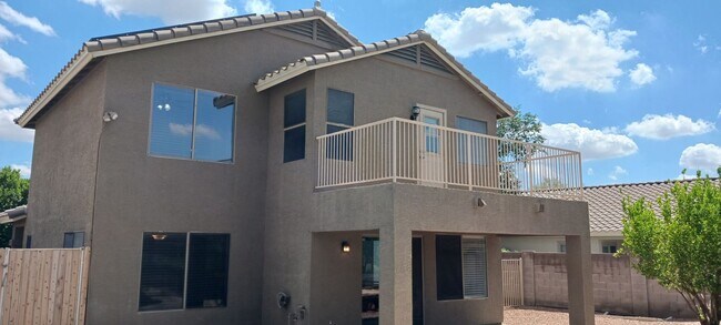 Building Photo - 3 Bed / 2 Bath with Loft and Pool
