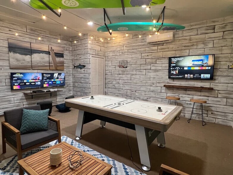 Building Photo - 910 Oxford Dr