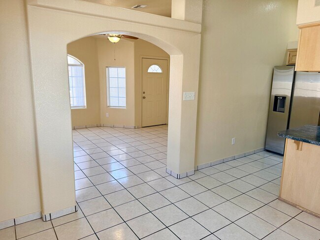 Building Photo - 2028 E Cristina Street