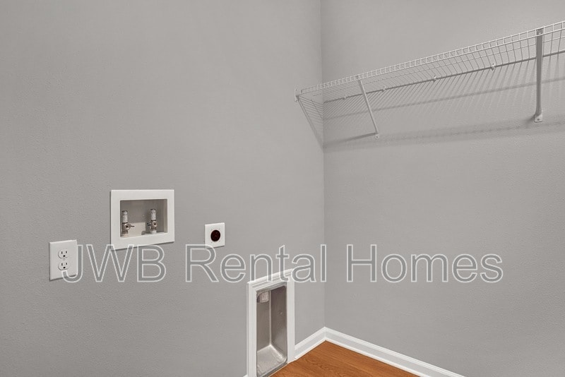 Building Photo - 7946 Dekle Ave