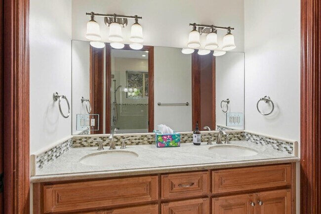 Building Photo - 3911 Pepper Tree Ct