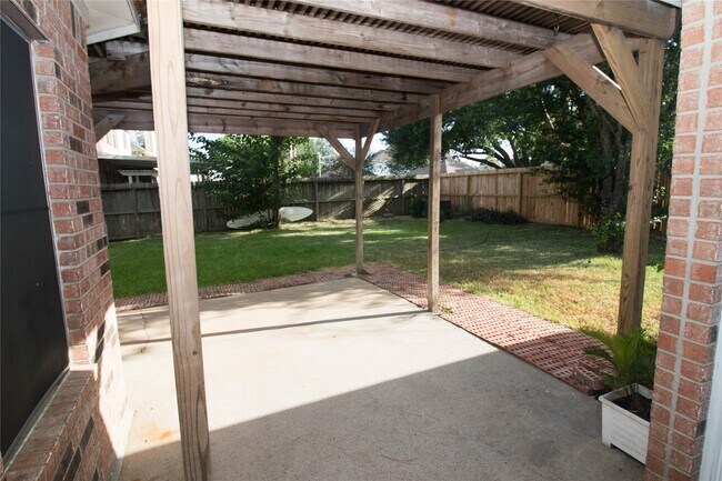 Building Photo - 310 Cheddington Dr