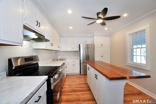 Building Photo - 59 Bridge St