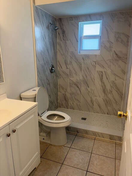 Building Photo - 919 Cape Coral Pkwy W