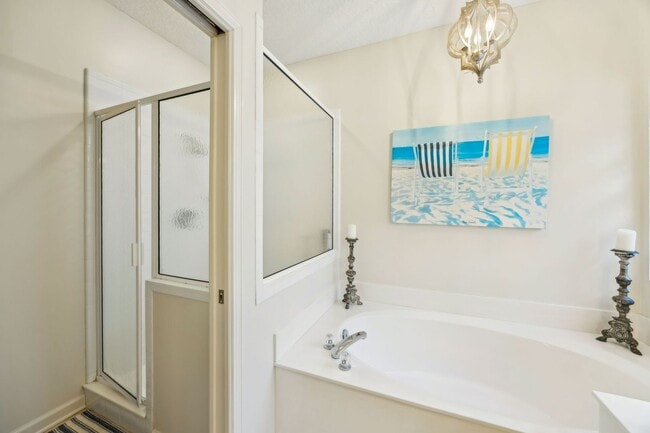 Building Photo - Ocean Village, 3 bed, 2 bath, FULLY furnished home! Walk to the Beach!