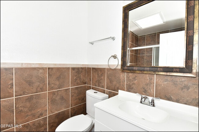 Building Photo - 4749 Tropicana Ave