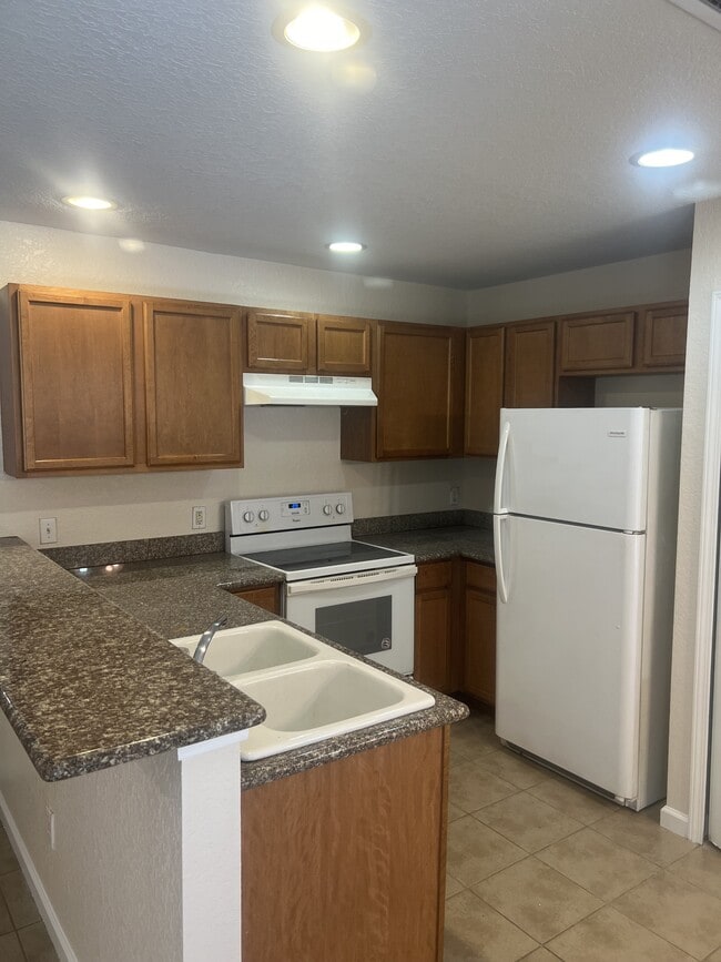 Building Photo - 6039 E Adams St