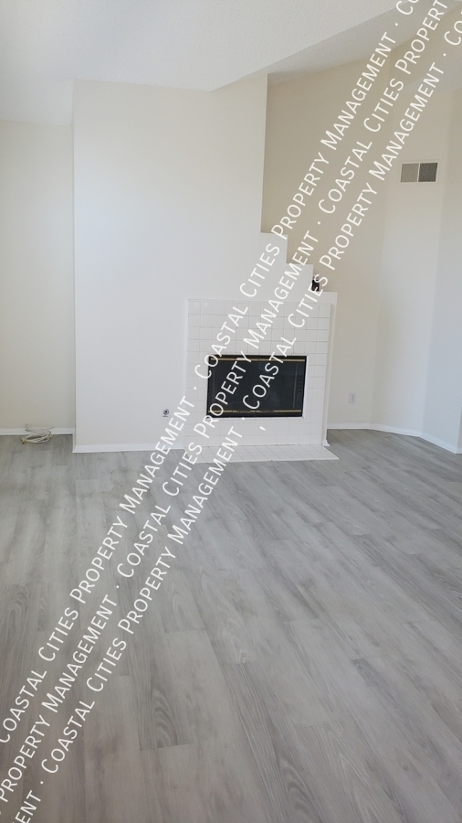 Building Photo - 3121 Genoa-B