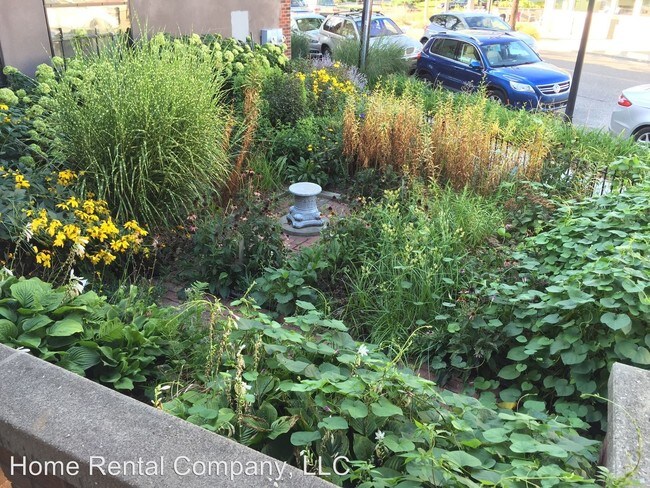 Building Photo - 1448-1450 Lake Dr SE