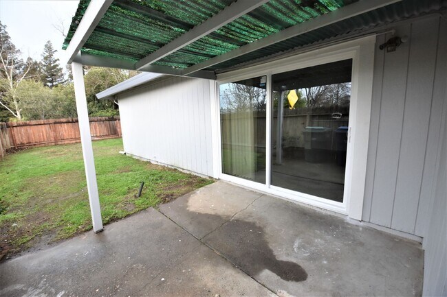 Building Photo - 3846-3846 Westporter Dr