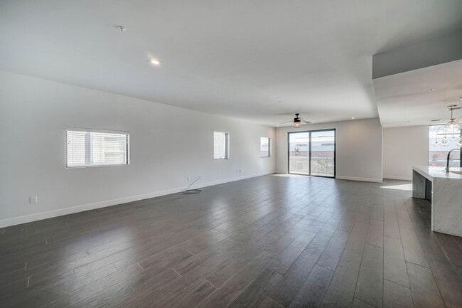 Building Photo - 504 E Roosevelt St