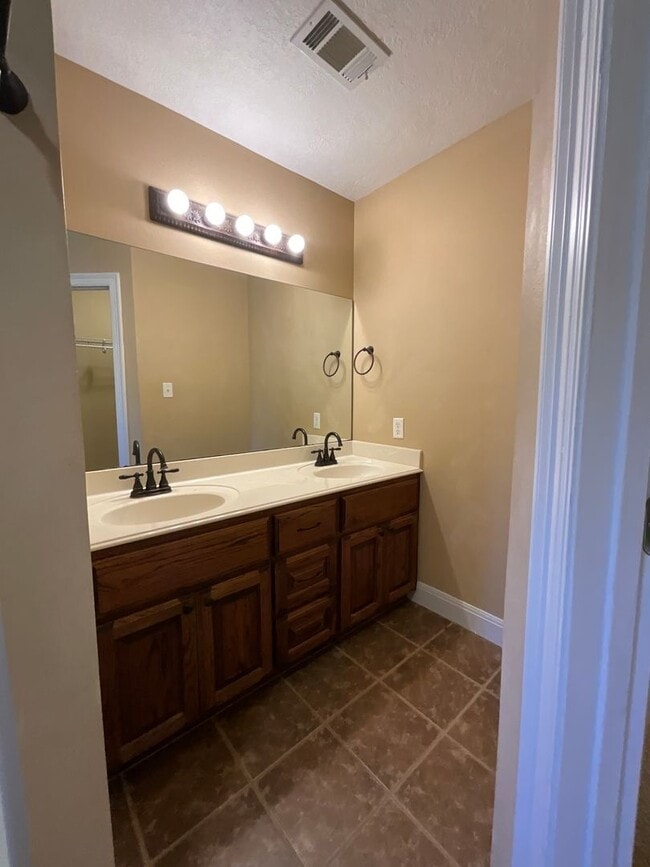 Building Photo - 110 James Dr