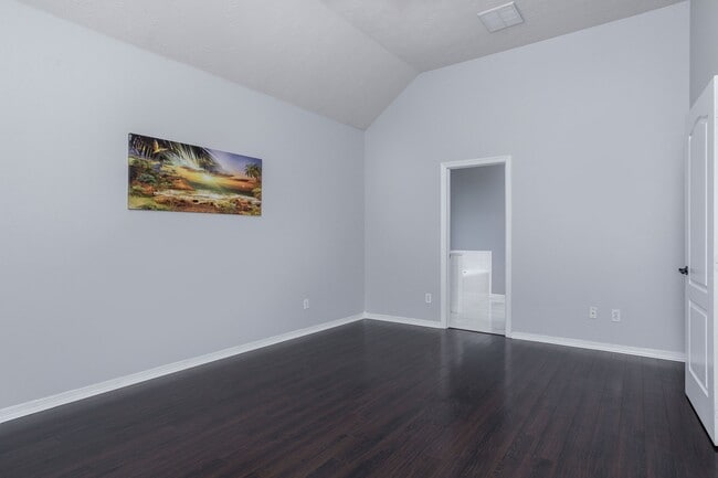 Building Photo - 28610 Hidden Cove Dr