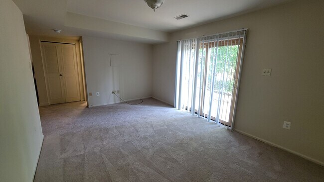 Building Photo - Spacious 4 Bed 3 Bath Home With Fully Fenced Yard In Amenity-Rich Kings Park West