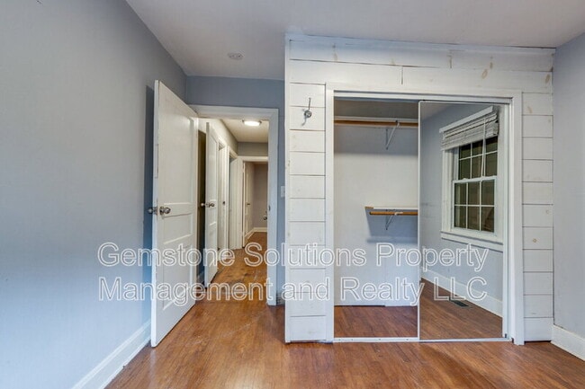 Building Photo - 2930 Primrose Cir