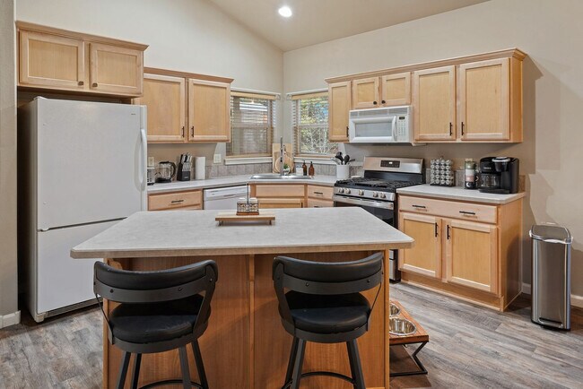 Building Photo - 20657 Beaumont Dr