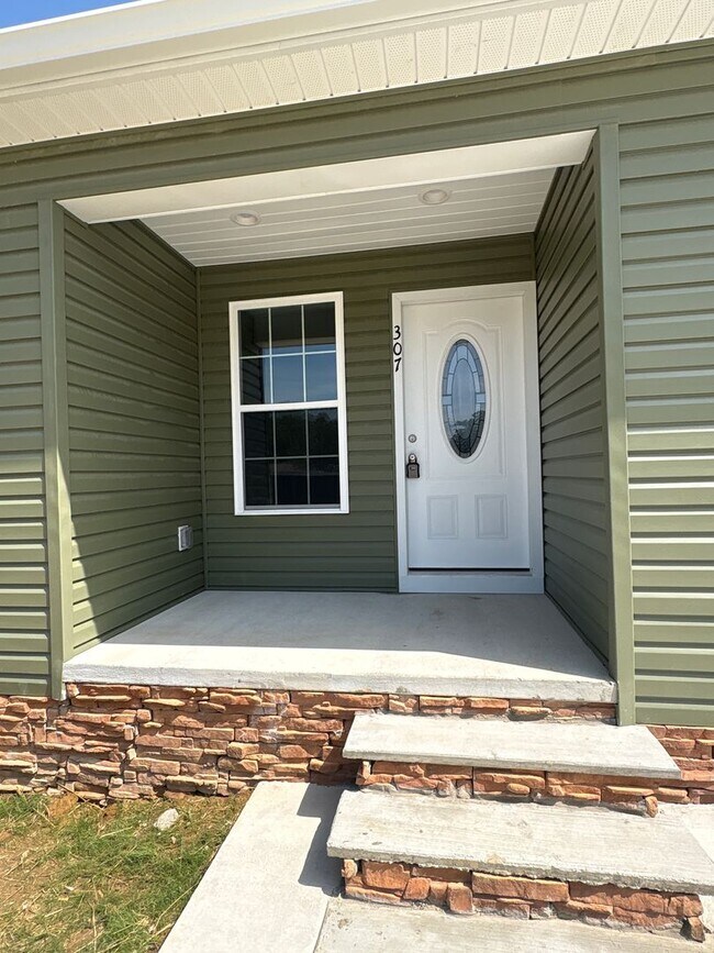 Building Photo - Adorable BRAND NEW Home in Tullahoma!