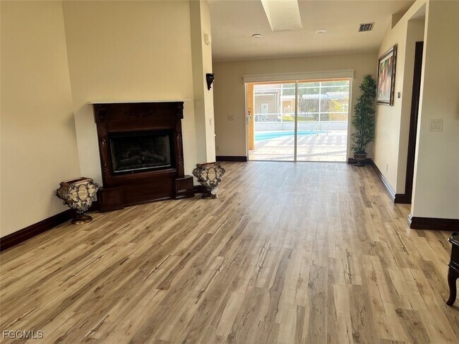 Building Photo - 3480 45th Ave NE