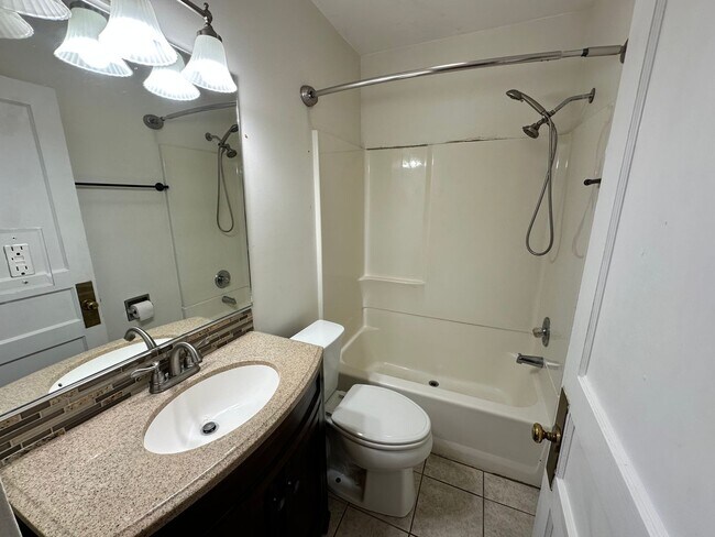Building Photo - 2 Bedroom 1 Bath House in Benton