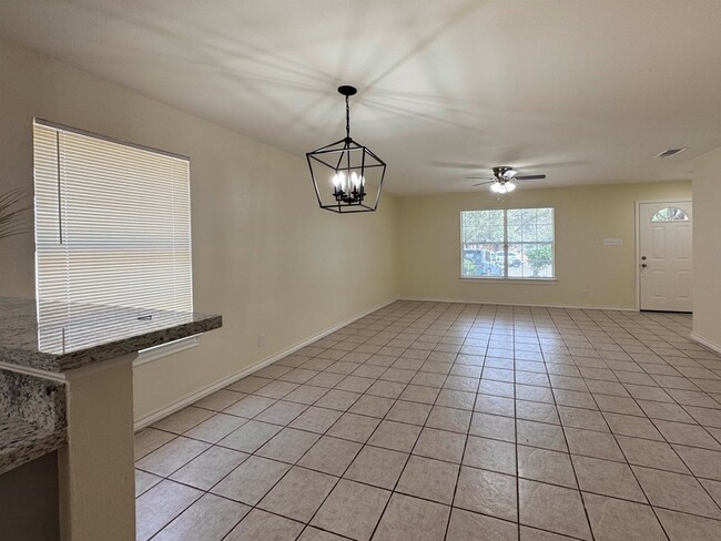 Building Photo - 304 Anthony Ln