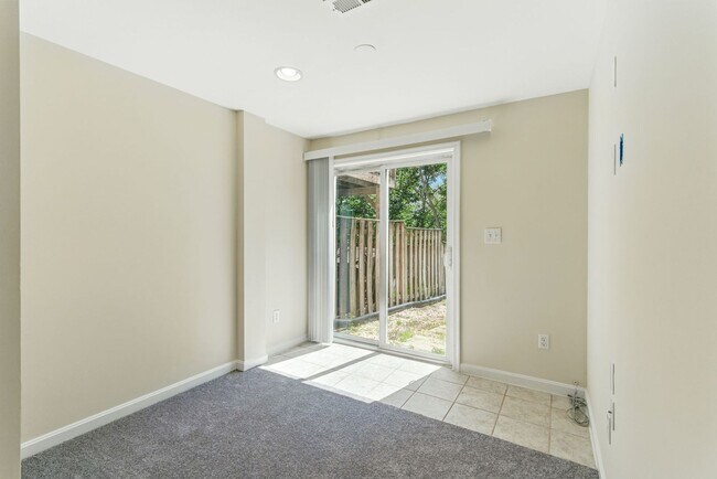 Building Photo - 505 Knollwood Ct